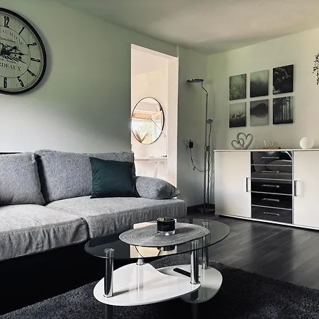 דירה Schoene Mit Balkon באד זאלצפלן