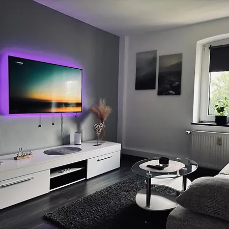 Schoene Mit Balkon דירה *